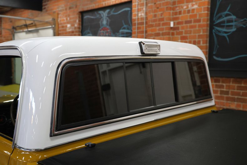 Chevrolet-C10-1972-Gold-Black-ampamp-Yellow-H-24