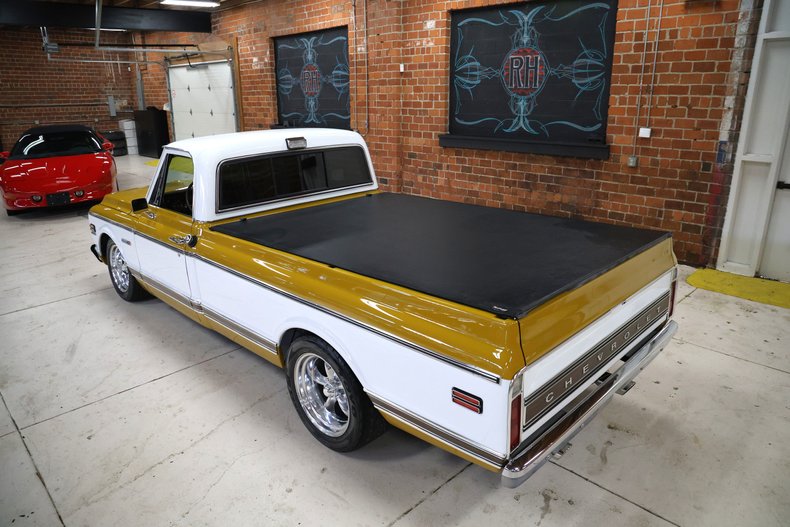 Chevrolet-C10-1972-Gold-Black-ampamp-Yellow-H-27