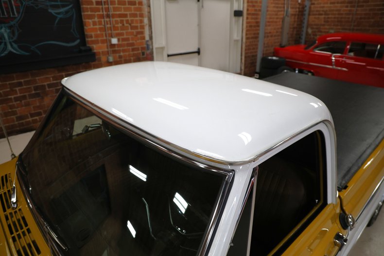 Chevrolet-C10-1972-Gold-Black-ampamp-Yellow-H-4