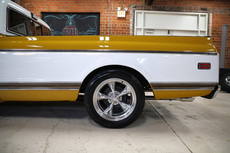 Chevrolet-C10-1972-Gold-Black-ampamp-Yellow-H-43