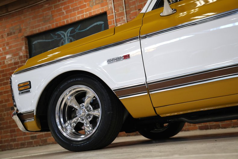 Chevrolet-C10-1972-Gold-Black-ampamp-Yellow-H-45