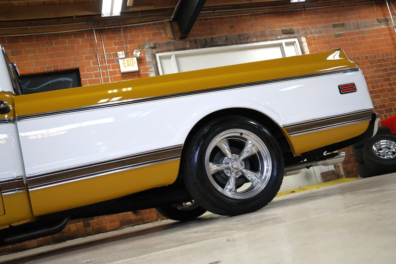 Chevrolet-C10-1972-Gold-Black-ampamp-Yellow-H-46