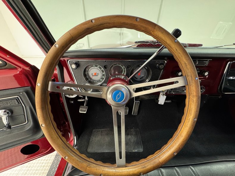 Chevrolet-C10-1972-Ruby-Red-Metallic-Black-36