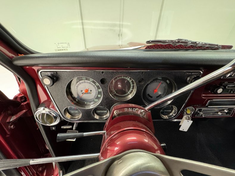 Chevrolet-C10-1972-Ruby-Red-Metallic-Black-37