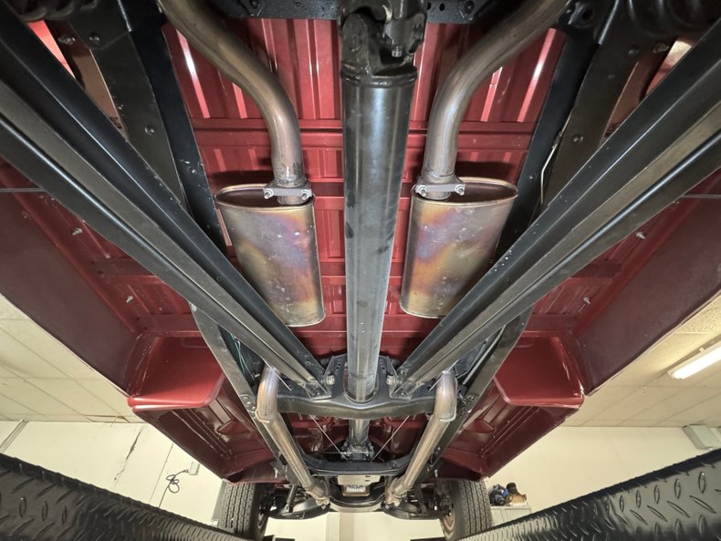 Chevrolet-C10-1972-Ruby-Red-Metallic-Black-4