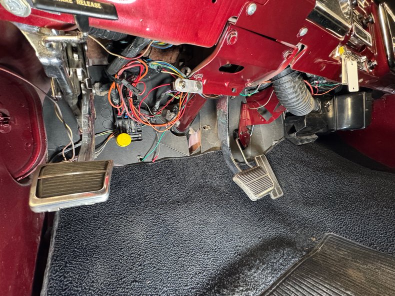 Chevrolet-C10-1972-Ruby-Red-Metallic-Black-41