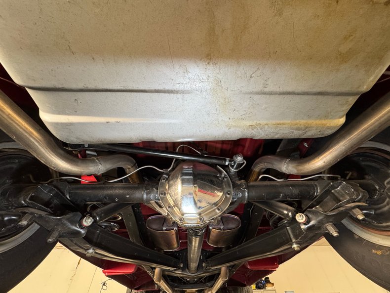 Chevrolet-C10-1972-Ruby-Red-Metallic-Black-47