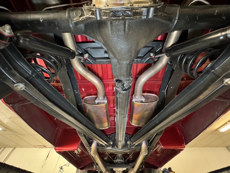 Chevrolet-C10-1972-Ruby-Red-Metallic-Black-48