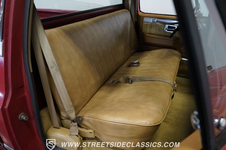 Chevrolet-C10-1987-Apple-Red-Doe-Skin-Tan-1