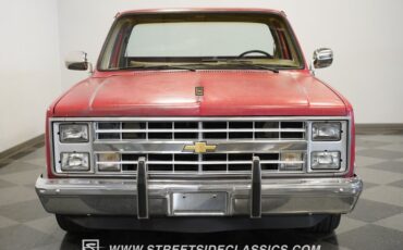 Chevrolet-C10-1987-Apple-Red-Doe-Skin-Tan-10