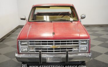 Chevrolet-C10-1987-Apple-Red-Doe-Skin-Tan-11