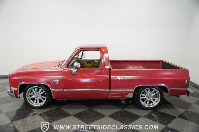 Chevrolet-C10-1987-Apple-Red-Doe-Skin-Tan-15