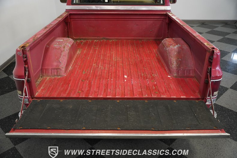 Chevrolet-C10-1987-Apple-Red-Doe-Skin-Tan-20