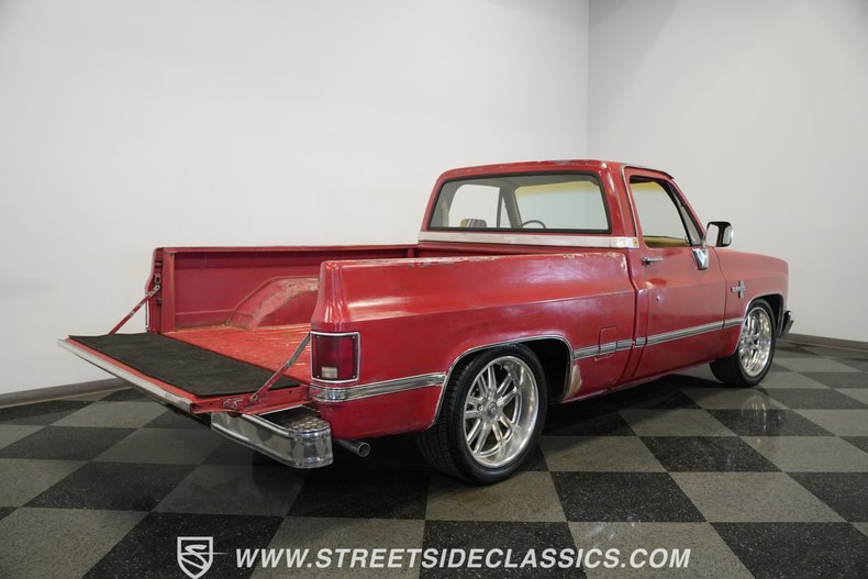 Chevrolet-C10-1987-Apple-Red-Doe-Skin-Tan-28