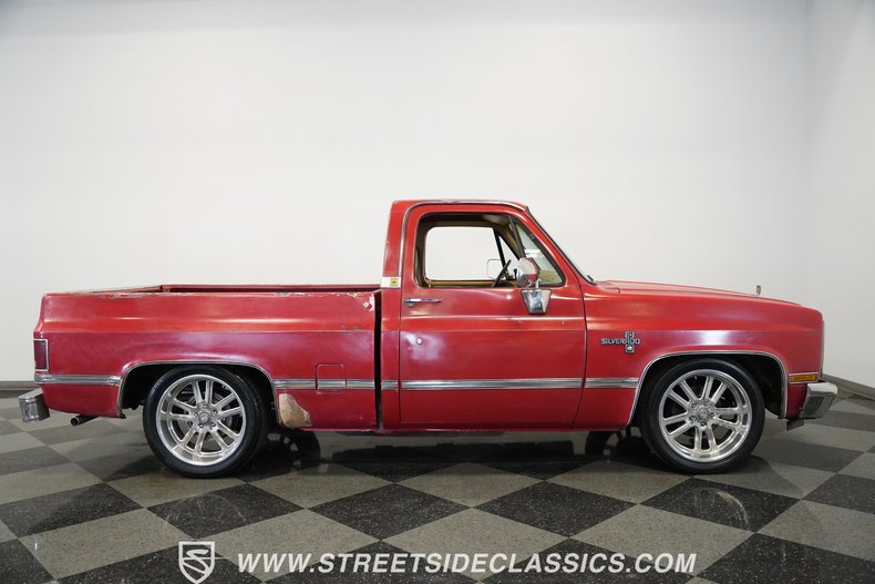 Chevrolet-C10-1987-Apple-Red-Doe-Skin-Tan-37