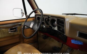 Chevrolet-C10-1987-Apple-Red-Doe-Skin-Tan-4