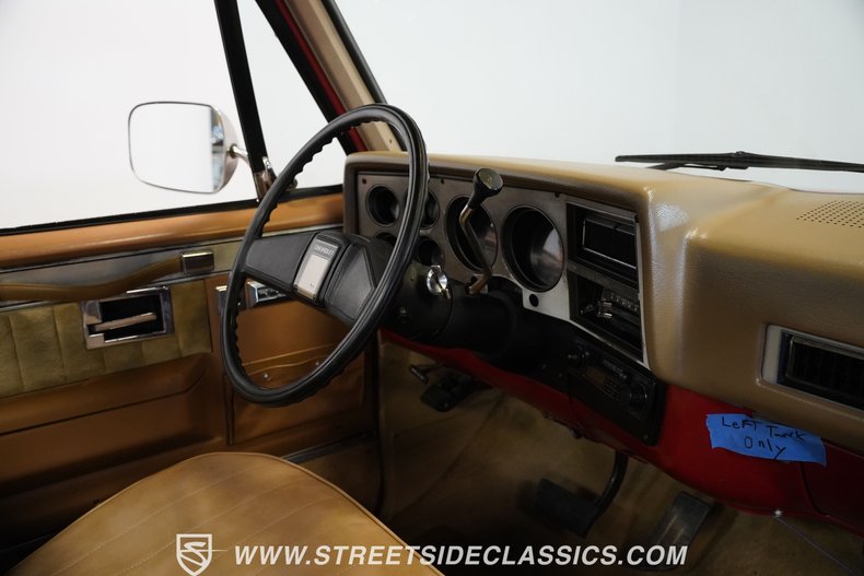 Chevrolet-C10-1987-Apple-Red-Doe-Skin-Tan-4