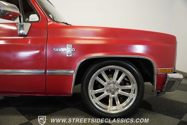 Chevrolet-C10-1987-Apple-Red-Doe-Skin-Tan-42