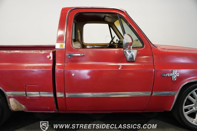 Chevrolet-C10-1987-Apple-Red-Doe-Skin-Tan-43