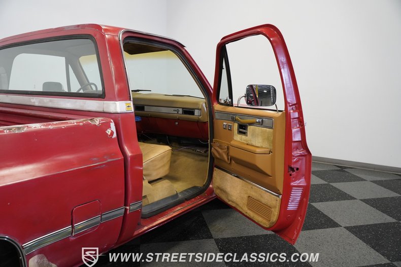 Chevrolet-C10-1987-Apple-Red-Doe-Skin-Tan-46