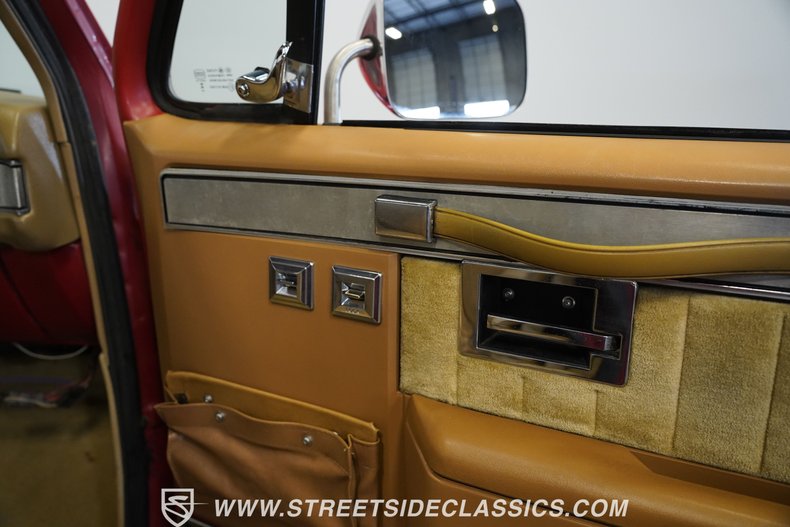Chevrolet-C10-1987-Apple-Red-Doe-Skin-Tan-48