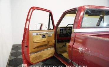 Chevrolet-C10-1987-Apple-Red-Doe-Skin-Tan-5