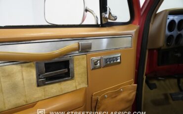Chevrolet-C10-1987-Apple-Red-Doe-Skin-Tan-7
