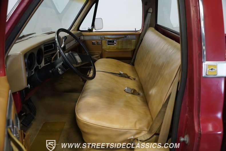 Chevrolet-C10-1987-Apple-Red-Doe-Skin-Tan-8