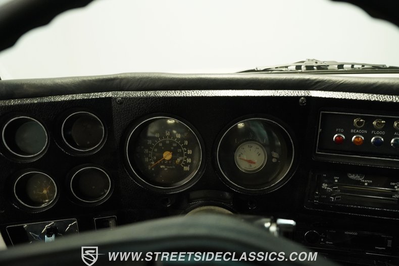 Chevrolet-C30-1973-White-Black-10