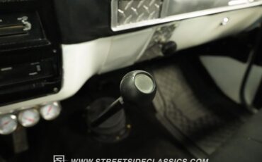 Chevrolet-C30-1973-White-Black-13