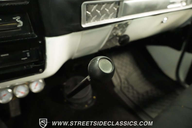 Chevrolet-C30-1973-White-Black-13