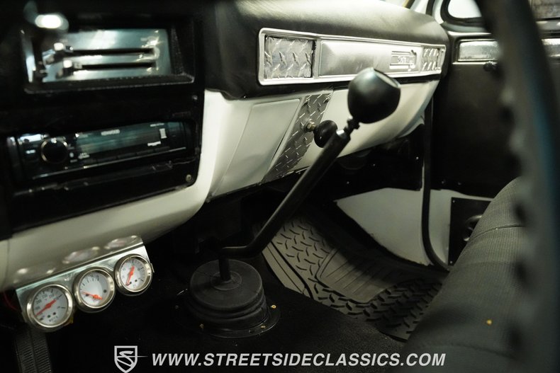 Chevrolet-C30-1973-White-Black-15