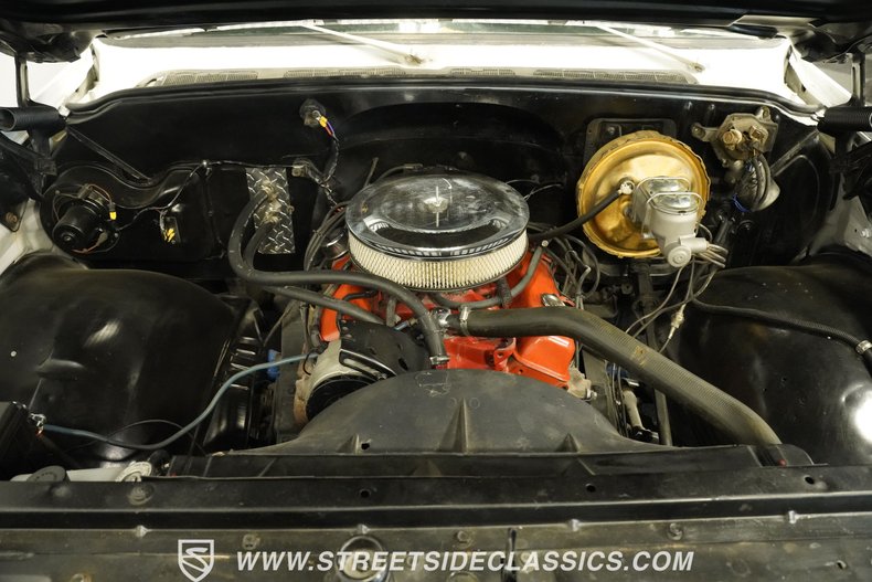 Chevrolet-C30-1973-White-Black-17