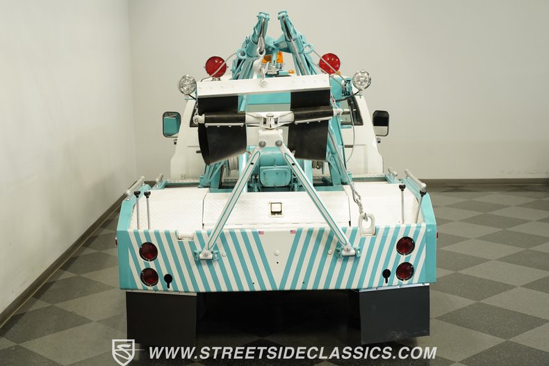 Chevrolet-C30-1973-White-Black-37