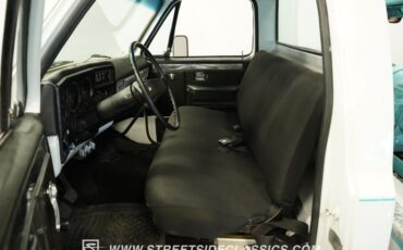 Chevrolet-C30-1973-White-Black