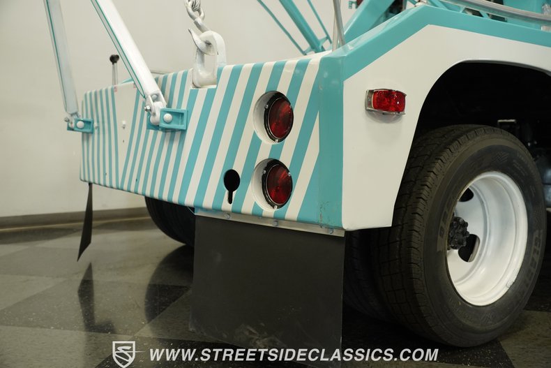 Chevrolet-C30-1973-White-Black-38