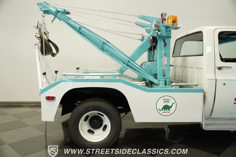 Chevrolet-C30-1973-White-Black-39