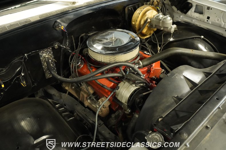 Chevrolet-C30-1973-White-Black-44