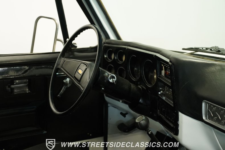 Chevrolet-C30-1973-White-Black-46