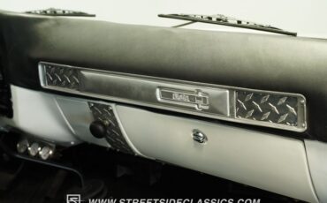 Chevrolet-C30-1973-White-Black-47