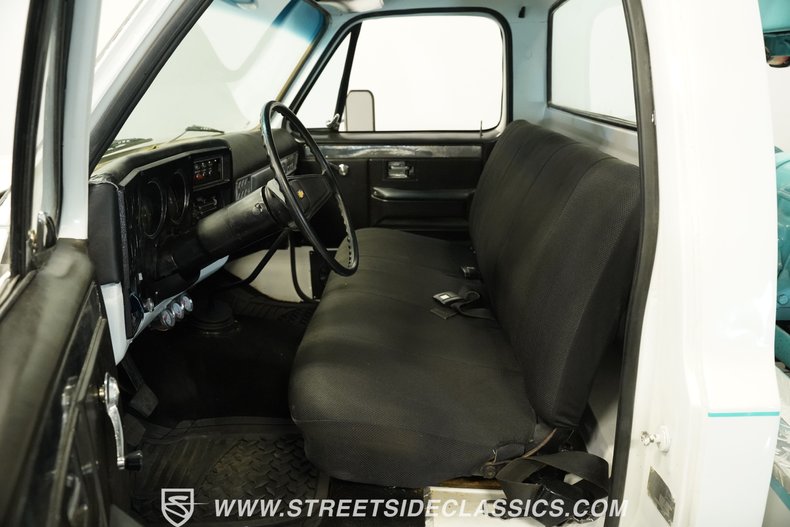 Chevrolet-C30-1973-White-Black-7