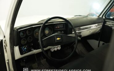 Chevrolet-C30-1973-White-Black-9