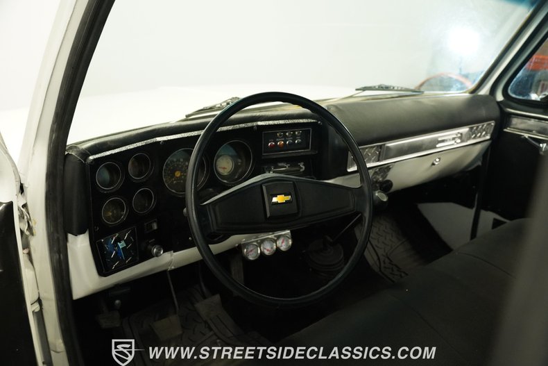 Chevrolet-C30-1973-White-Black-9