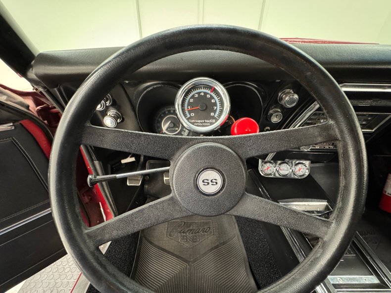 Chevrolet-Camaro-1967-Bolero-Red-Black-39