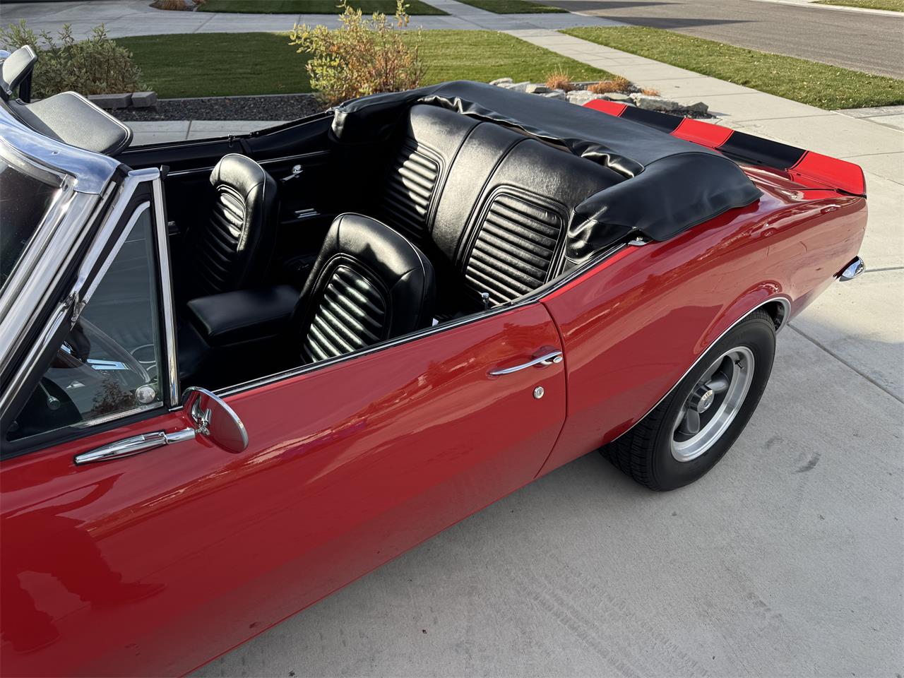 Chevrolet-Camaro-1967-Flame-Red-Black-27