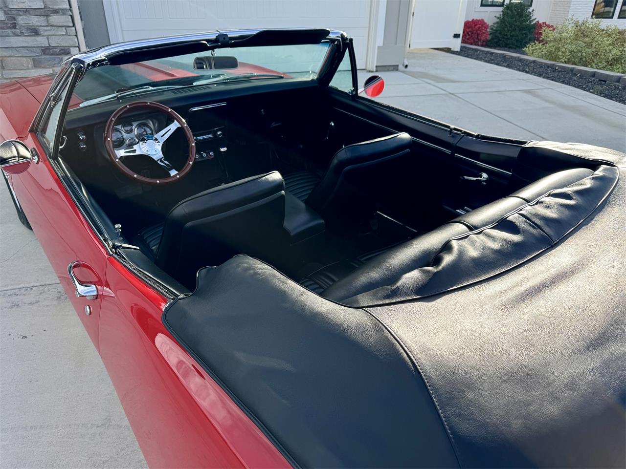 Chevrolet-Camaro-1967-Flame-Red-Black-44