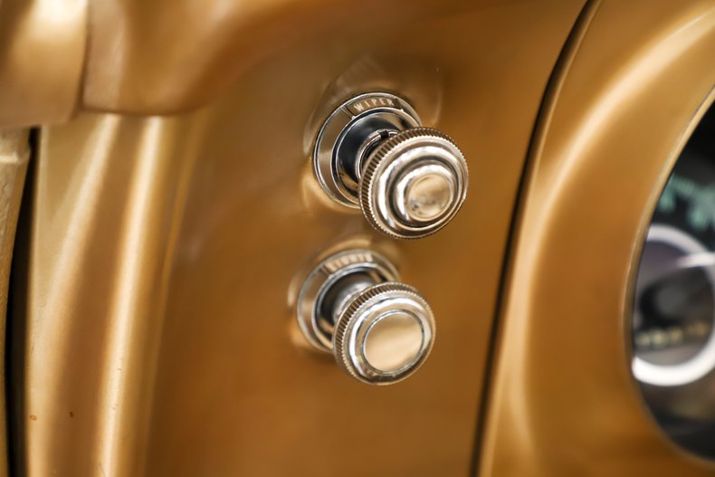 Chevrolet-Camaro-1967-Granada-Gold-Gold-28