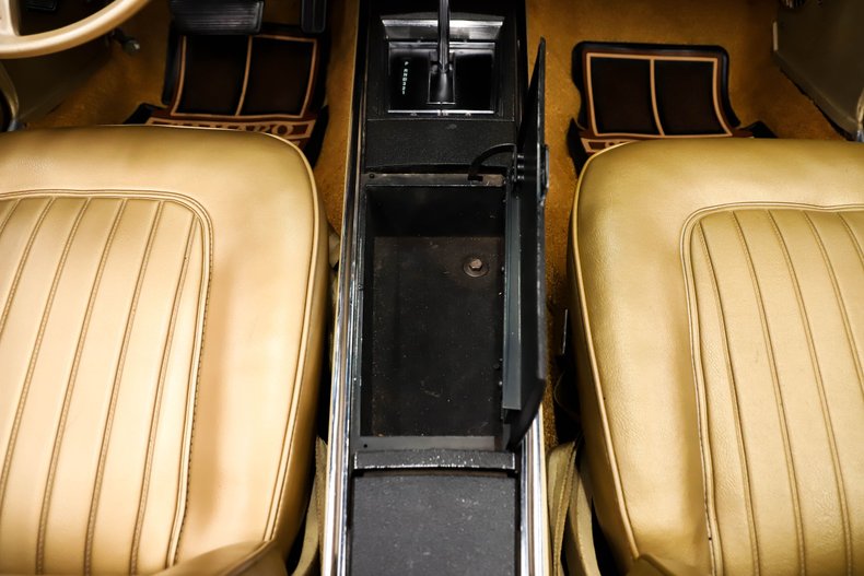 Chevrolet-Camaro-1967-Granada-Gold-Gold-30