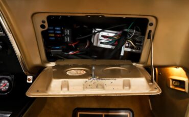 Chevrolet-Camaro-1967-Granada-Gold-Gold-40