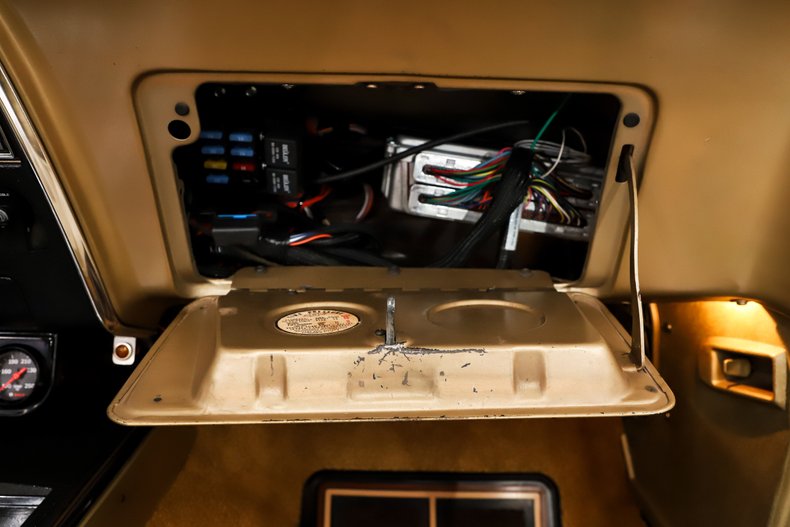 Chevrolet-Camaro-1967-Granada-Gold-Gold-40